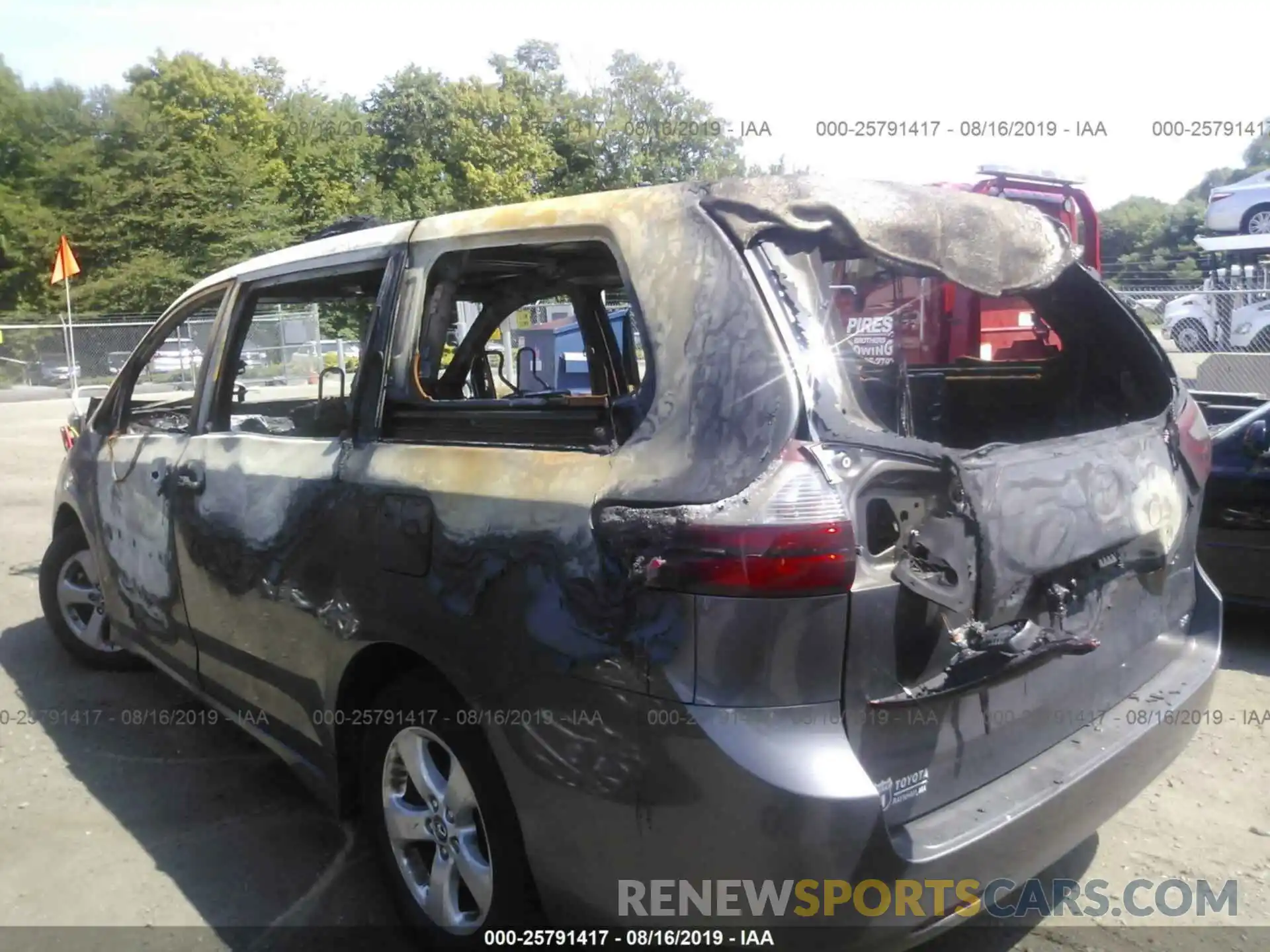 3 Photograph of a damaged car 5TDKZ3DC5KS976506 TOYOTA SIENNA 2019