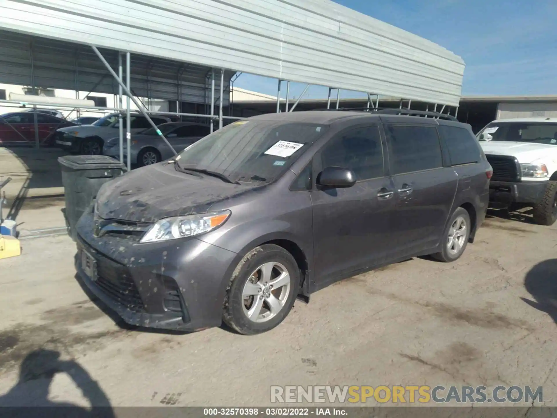 2 Фотография поврежденного автомобиля 5TDKZ3DC5KS976974 TOYOTA SIENNA 2019