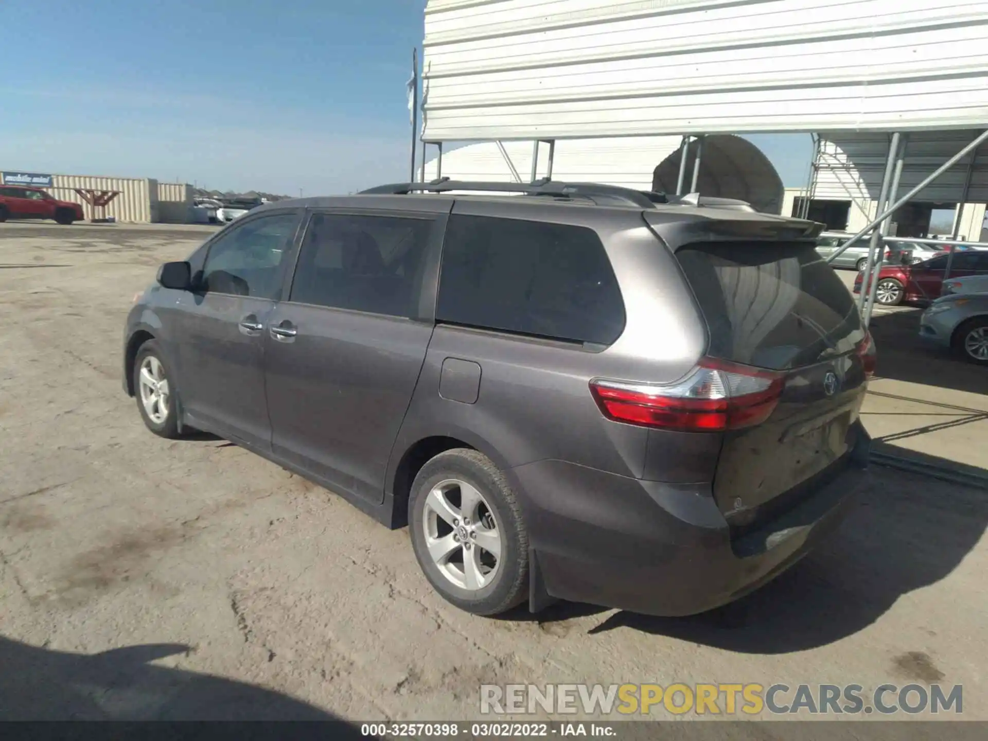 3 Фотография поврежденного автомобиля 5TDKZ3DC5KS976974 TOYOTA SIENNA 2019