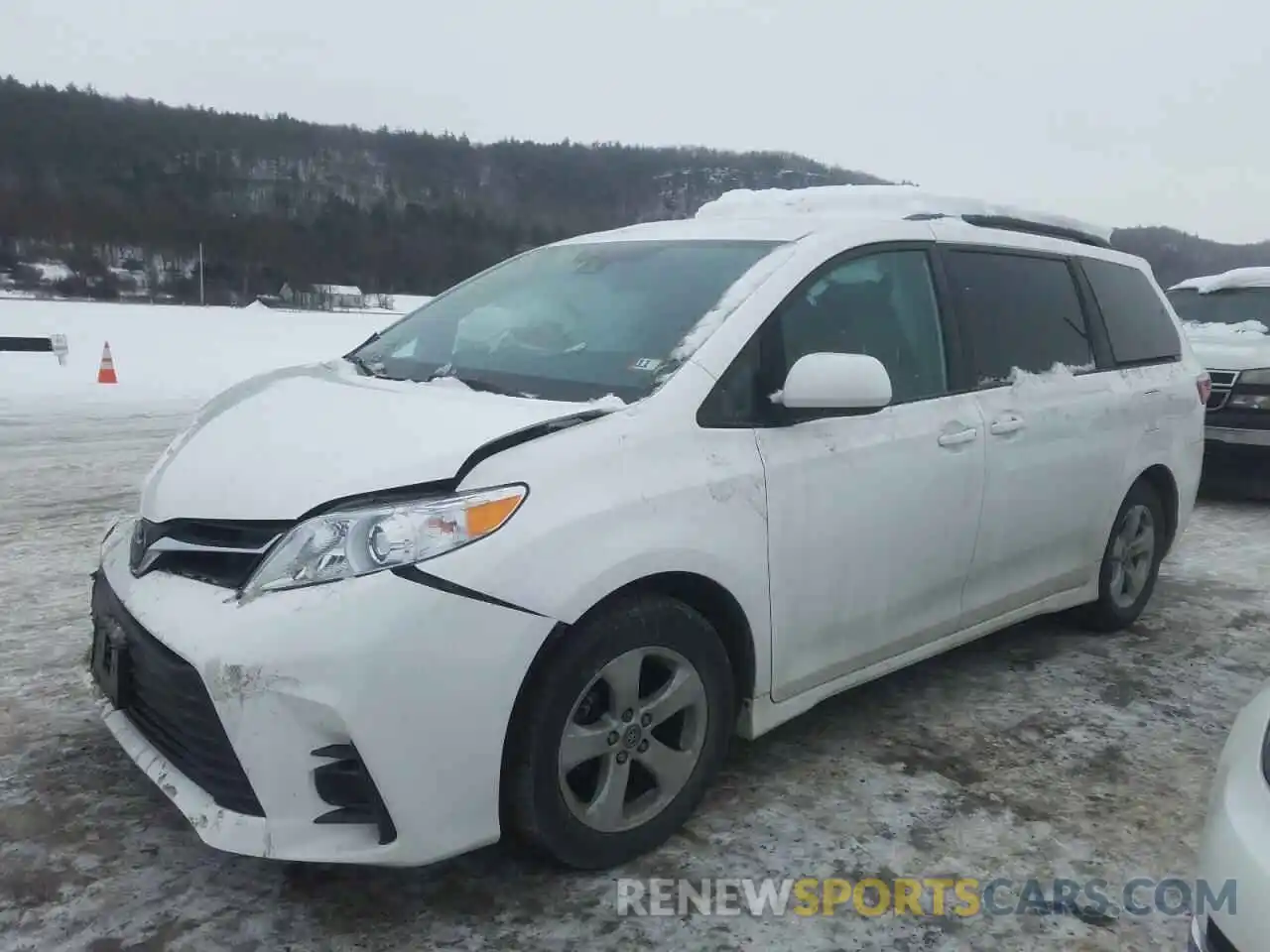 2 Photograph of a damaged car 5TDKZ3DC5KS979440 TOYOTA SIENNA 2019