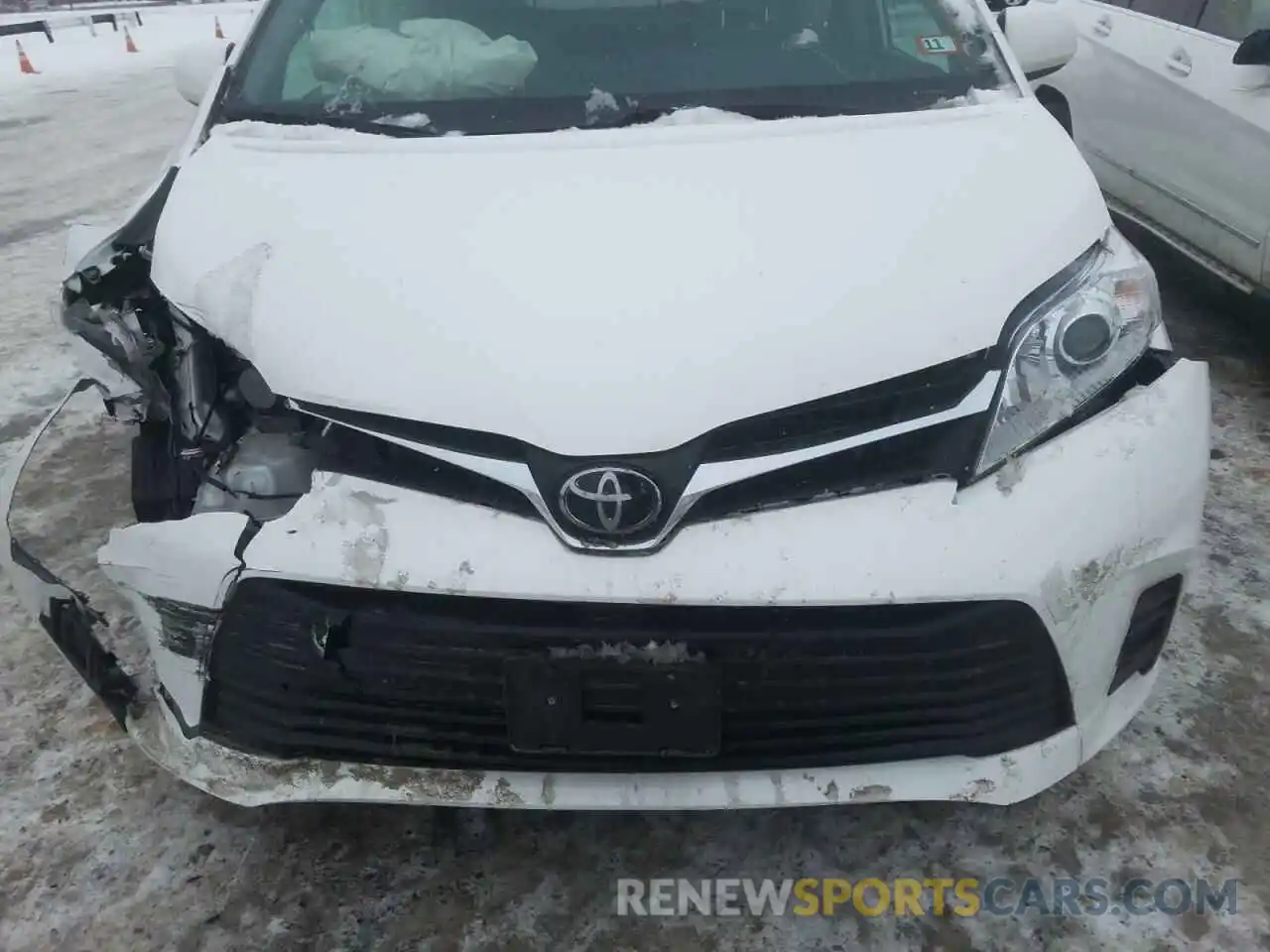 7 Photograph of a damaged car 5TDKZ3DC5KS979440 TOYOTA SIENNA 2019