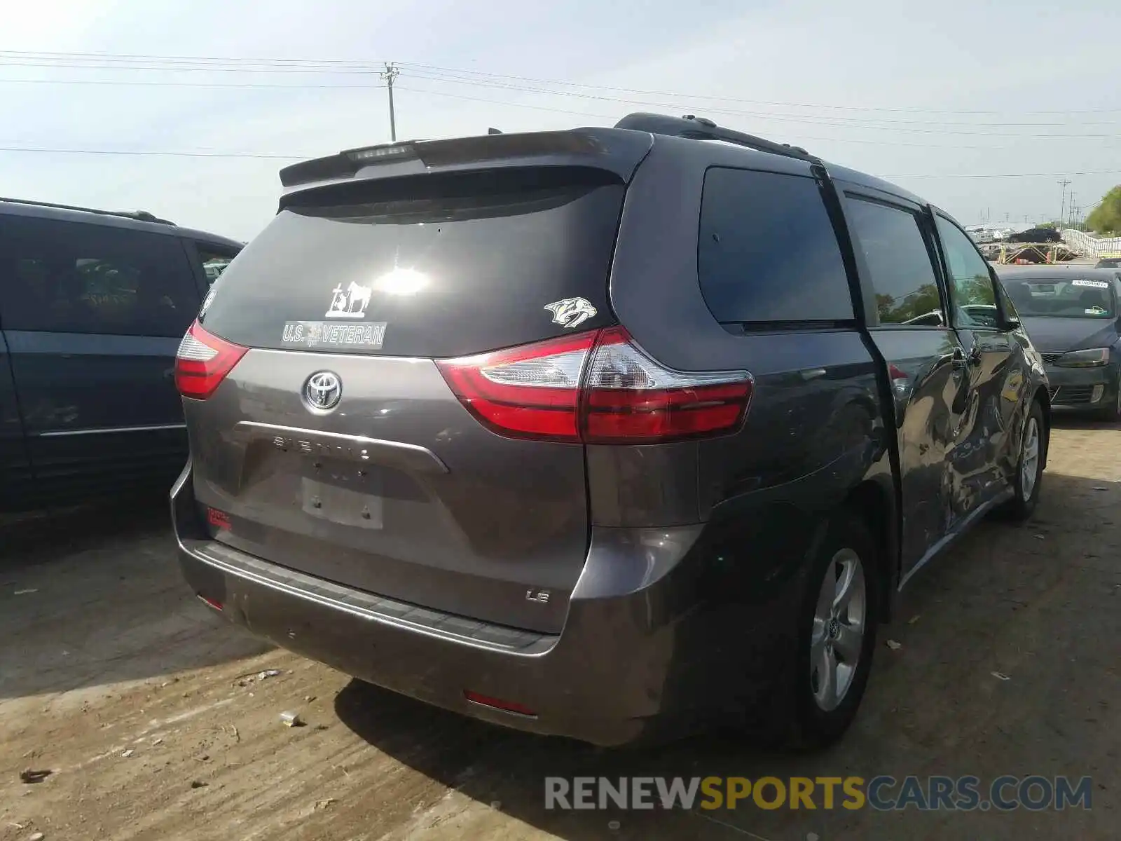 4 Фотография поврежденного автомобиля 5TDKZ3DC5KS983357 TOYOTA SIENNA 2019