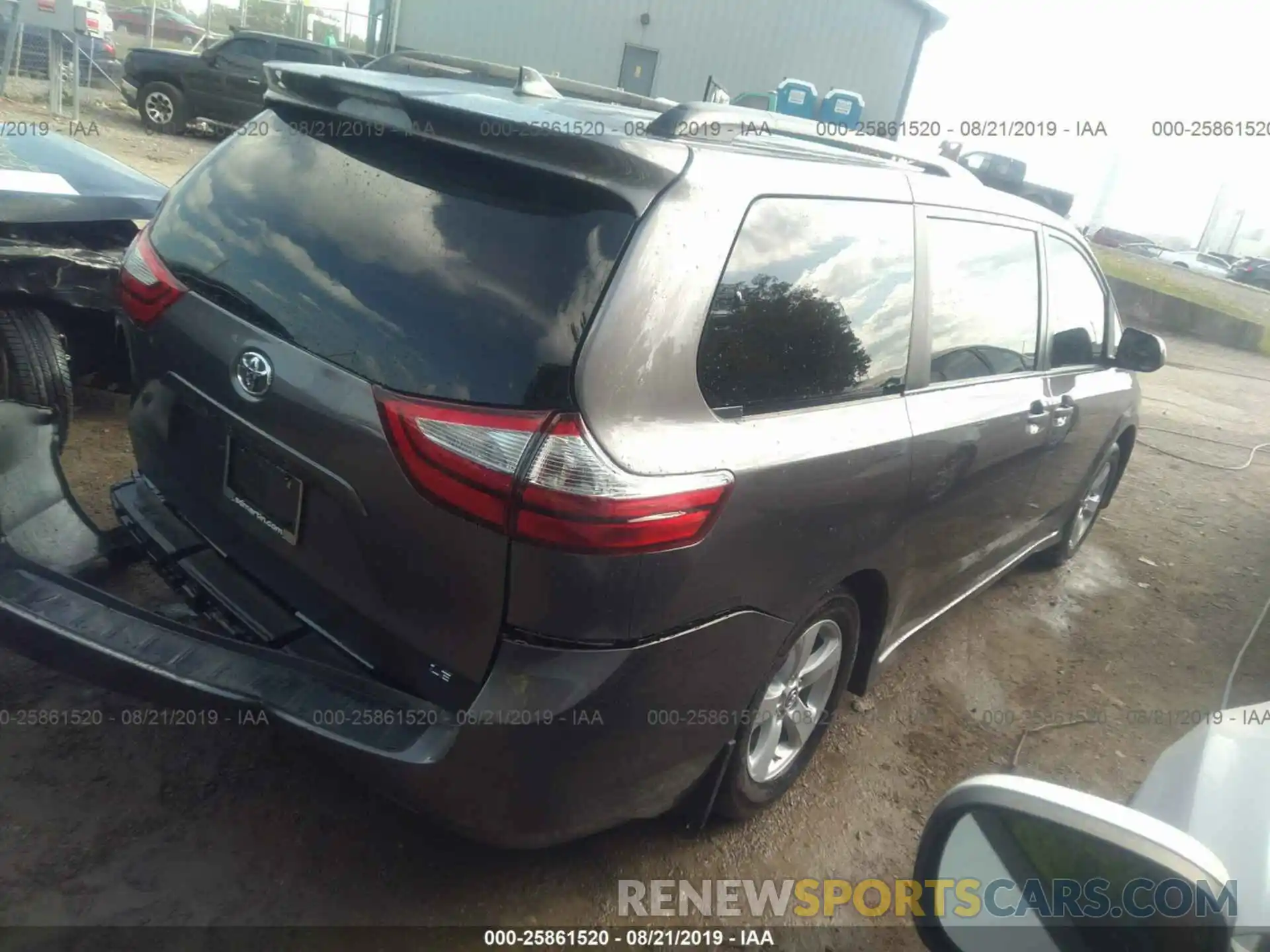 4 Фотография поврежденного автомобиля 5TDKZ3DC5KS985657 TOYOTA SIENNA 2019