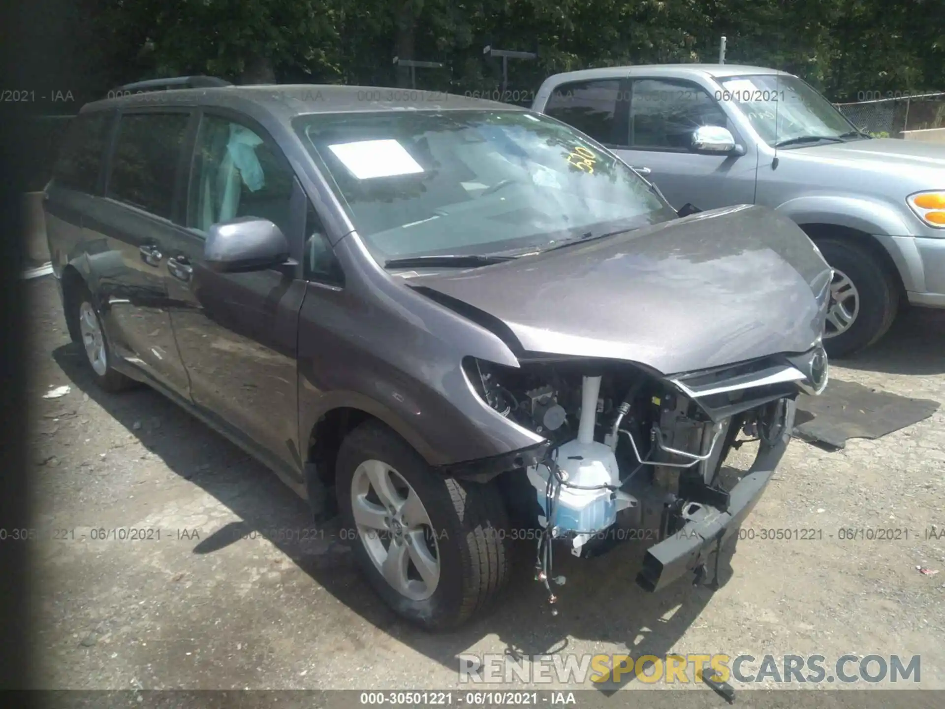 1 Photograph of a damaged car 5TDKZ3DC5KS987375 TOYOTA SIENNA 2019