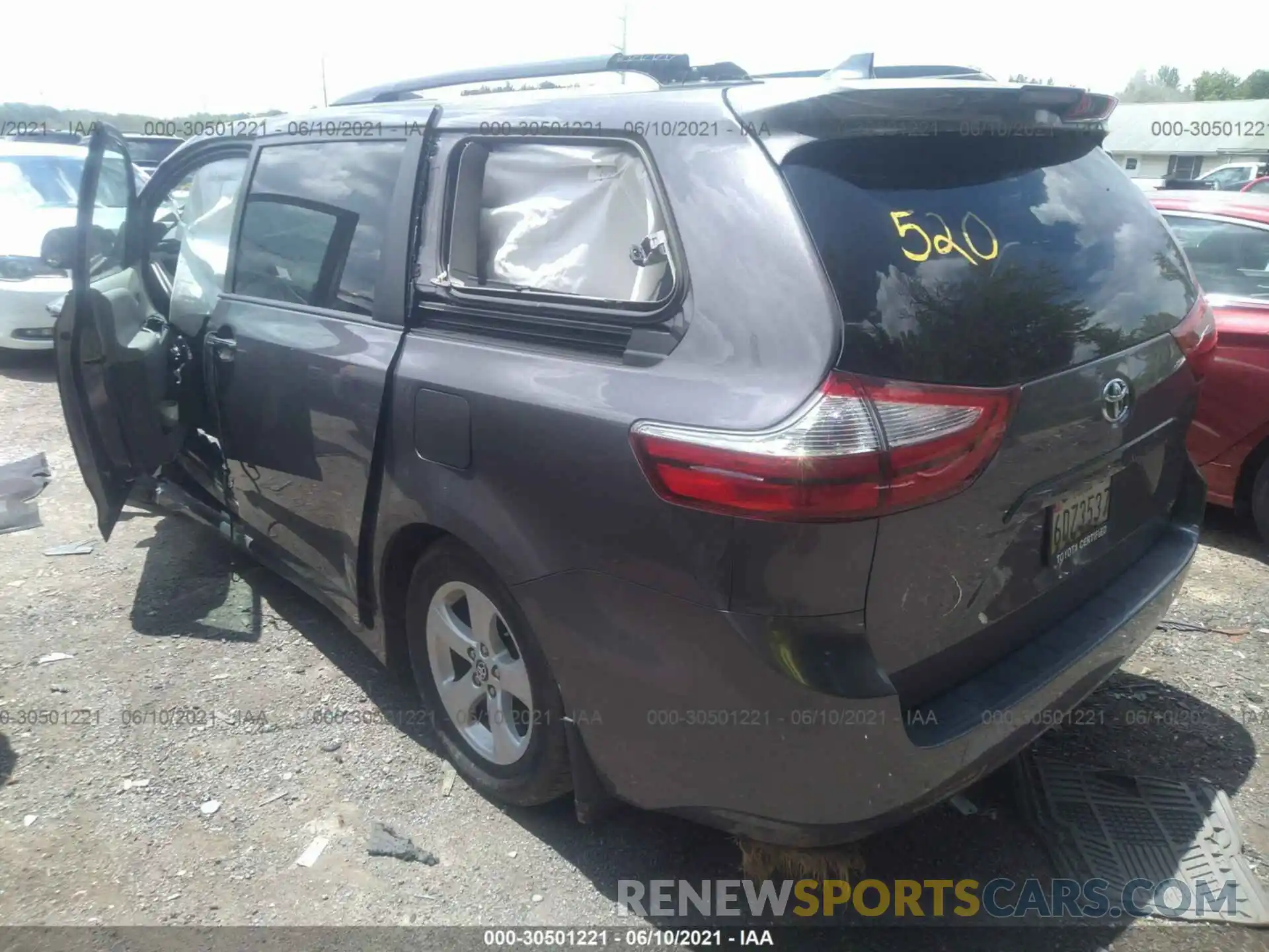 3 Photograph of a damaged car 5TDKZ3DC5KS987375 TOYOTA SIENNA 2019