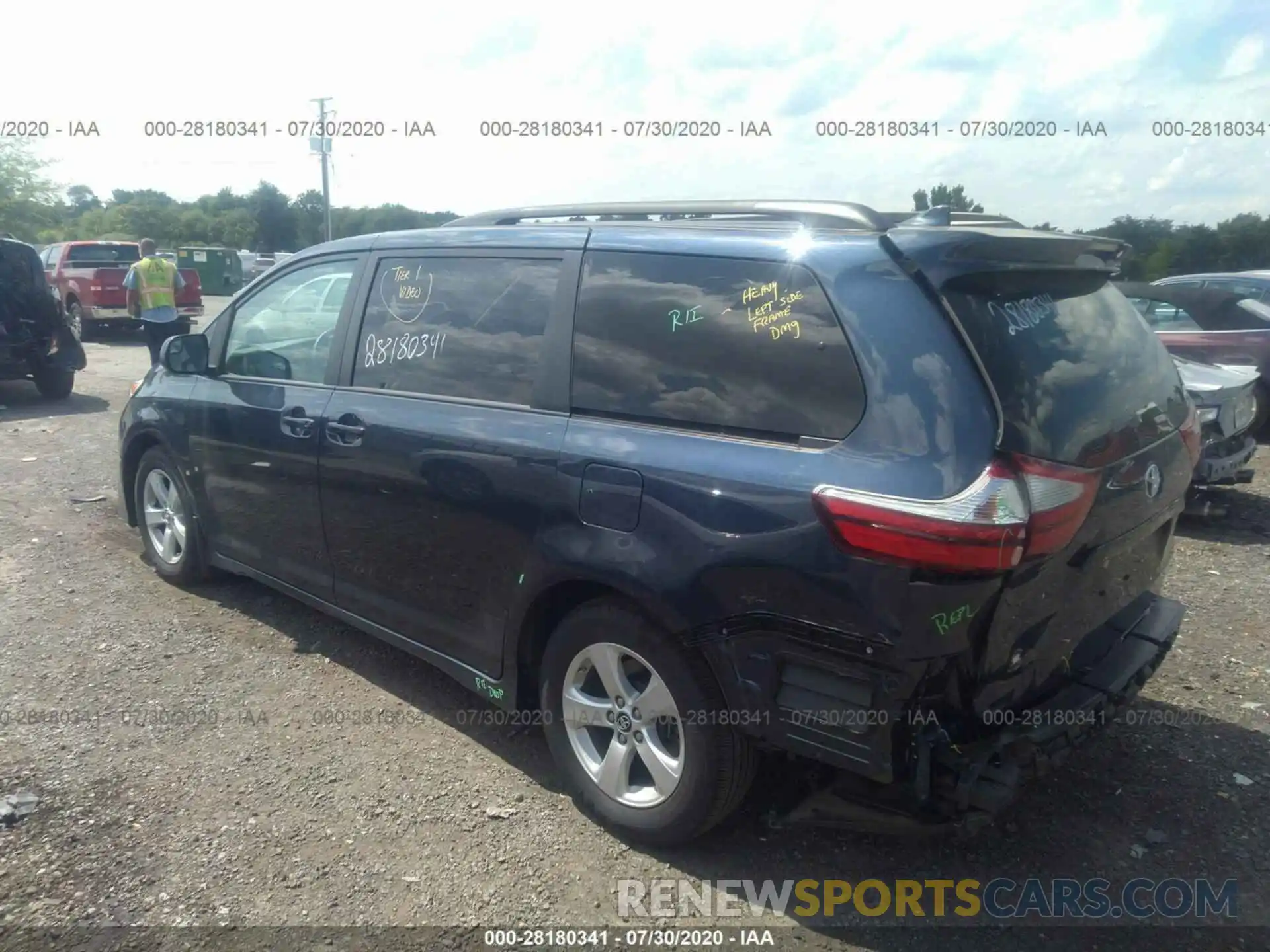 3 Photograph of a damaged car 5TDKZ3DC5KS989420 TOYOTA SIENNA 2019