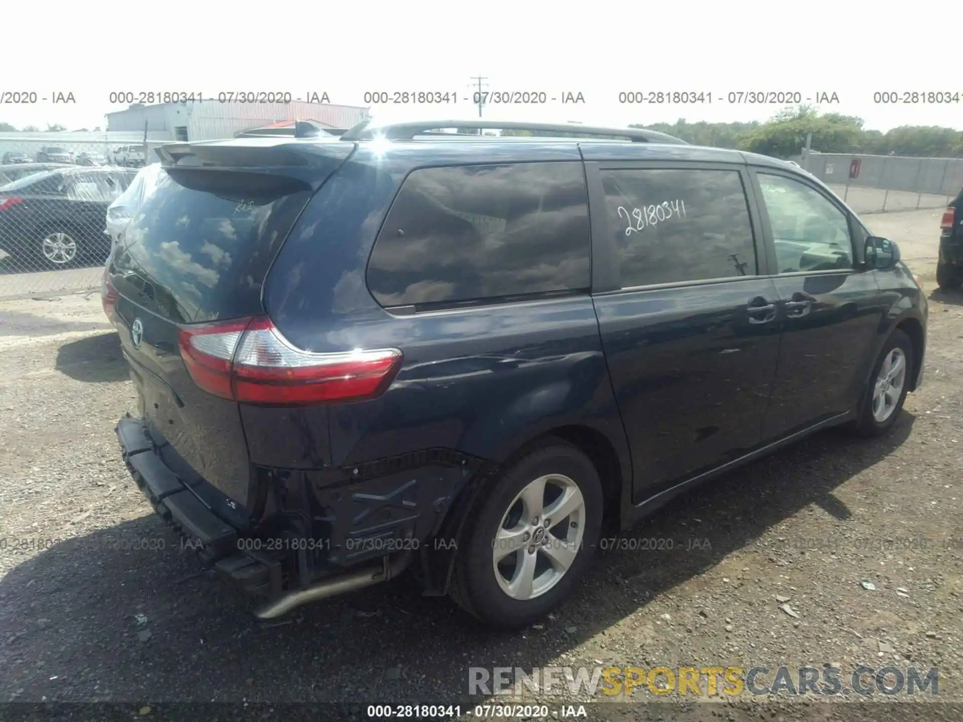 4 Фотография поврежденного автомобиля 5TDKZ3DC5KS989420 TOYOTA SIENNA 2019