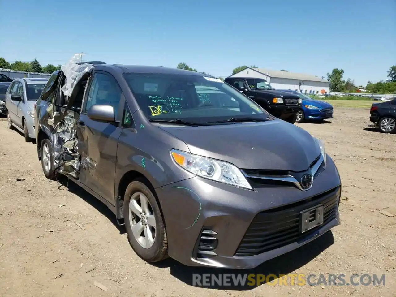 1 Photograph of a damaged car 5TDKZ3DC5KS990003 TOYOTA SIENNA 2019