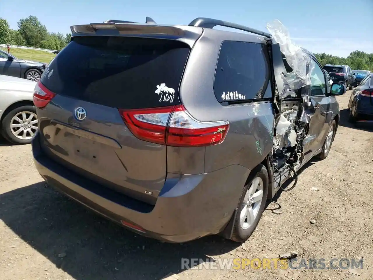 4 Фотография поврежденного автомобиля 5TDKZ3DC5KS990003 TOYOTA SIENNA 2019