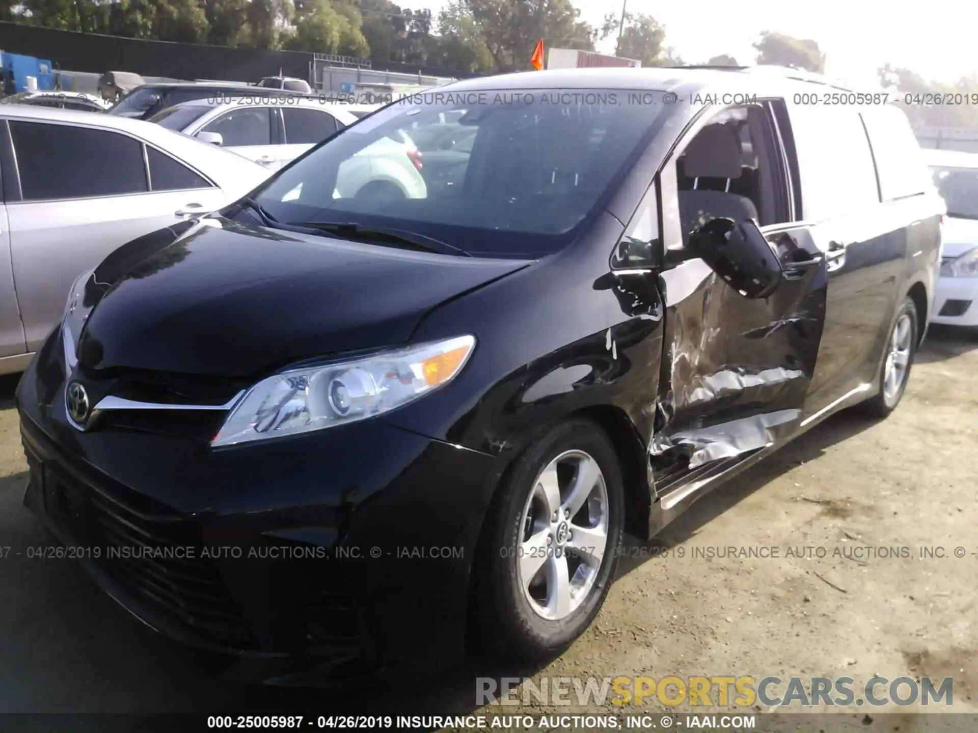 2 Photograph of a damaged car 5TDKZ3DC5KS999526 TOYOTA SIENNA 2019