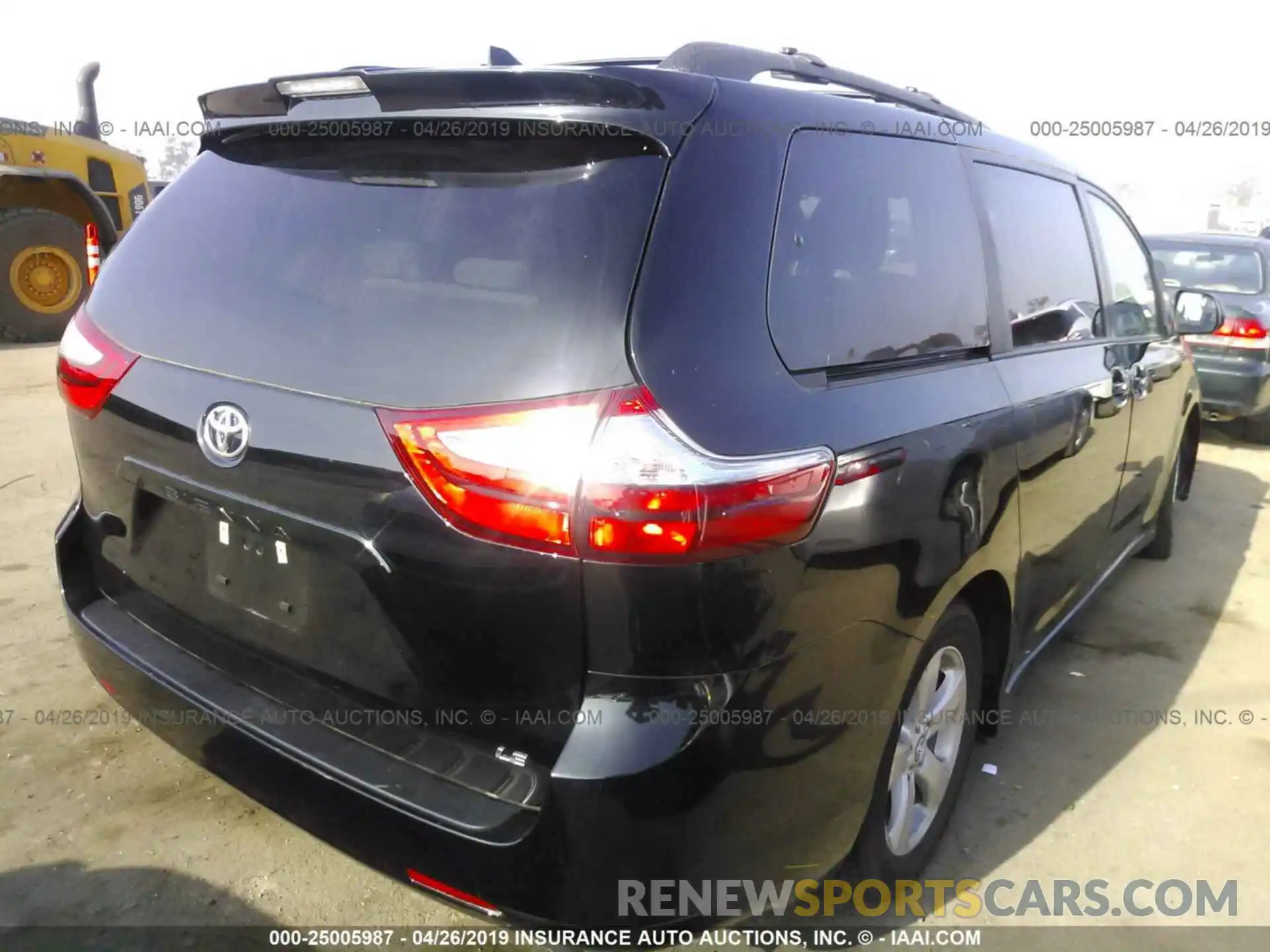 4 Фотография поврежденного автомобиля 5TDKZ3DC5KS999526 TOYOTA SIENNA 2019