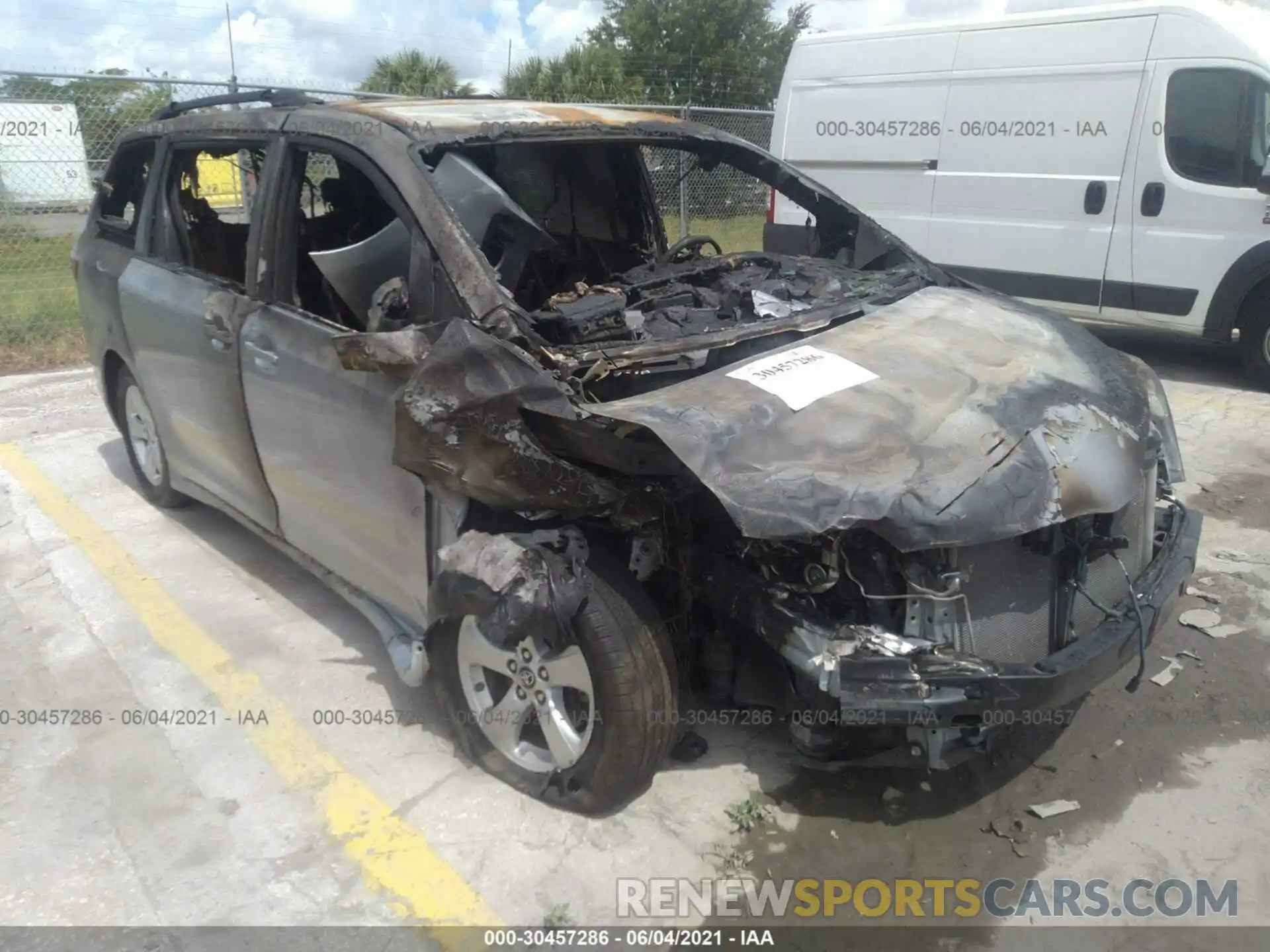 1 Photograph of a damaged car 5TDKZ3DC6KS002288 TOYOTA SIENNA 2019