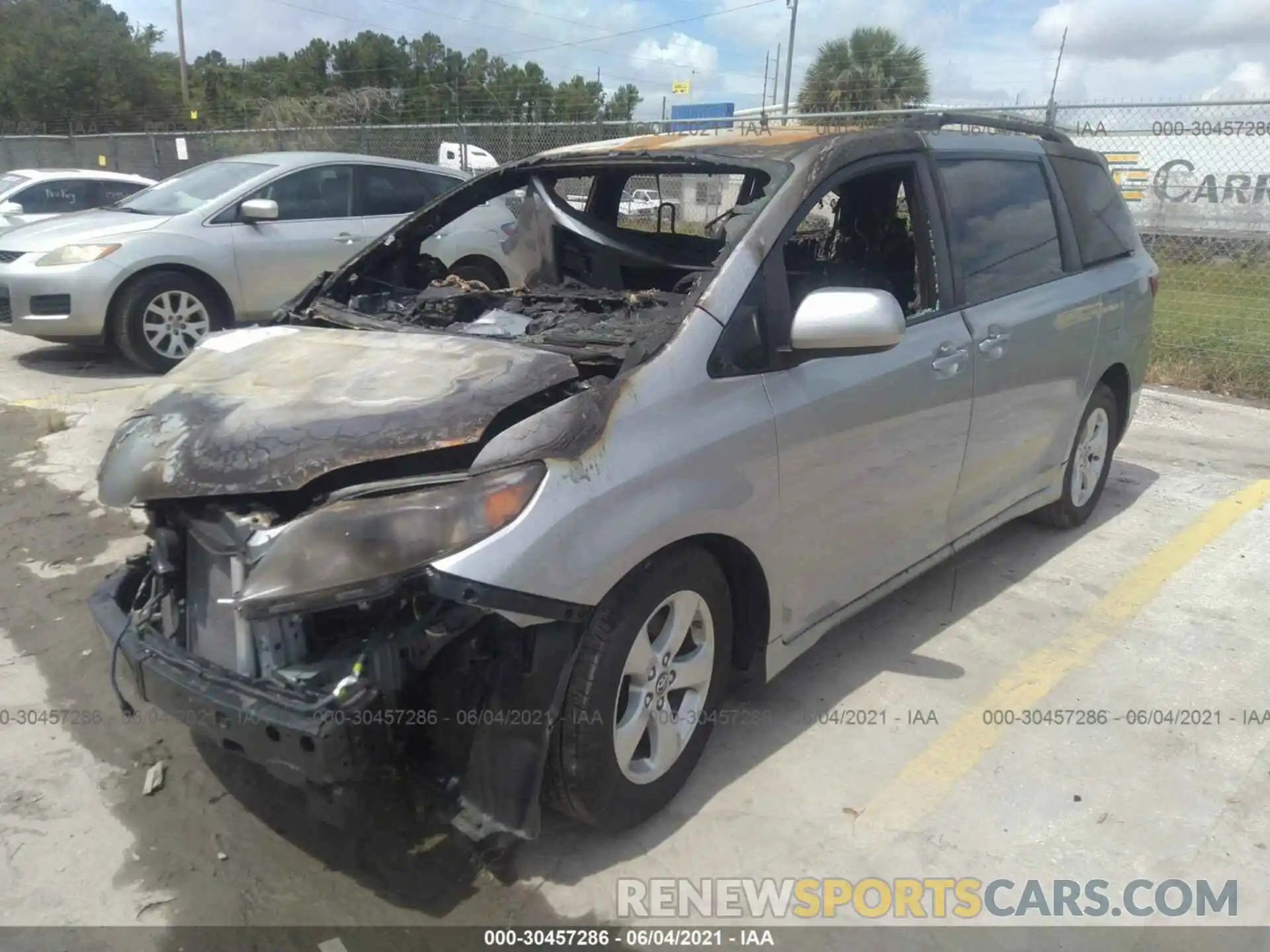 2 Photograph of a damaged car 5TDKZ3DC6KS002288 TOYOTA SIENNA 2019