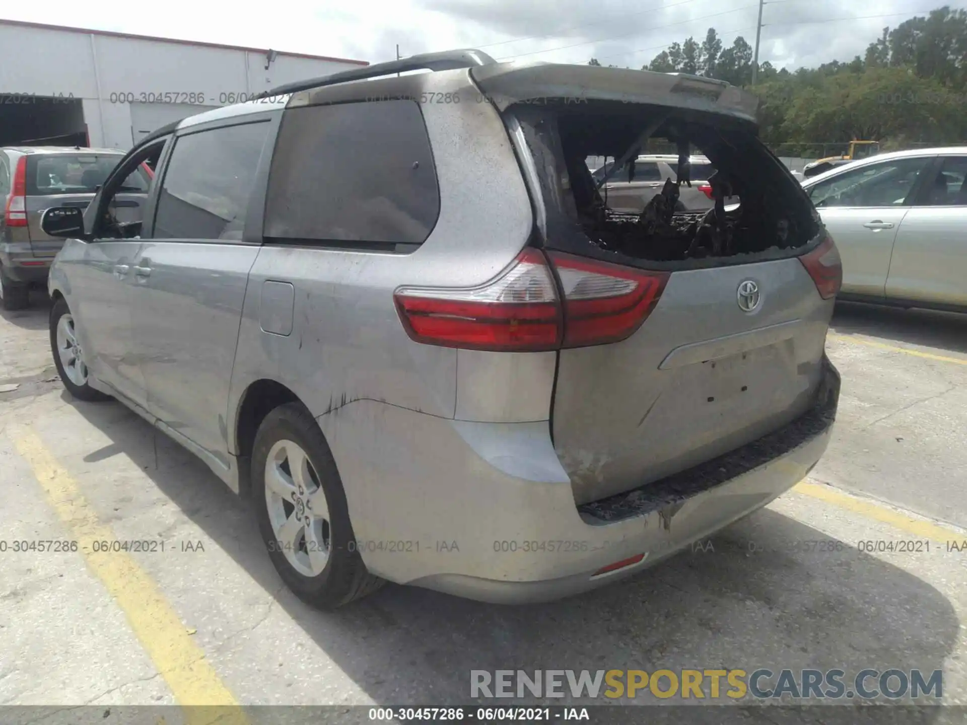 3 Photograph of a damaged car 5TDKZ3DC6KS002288 TOYOTA SIENNA 2019