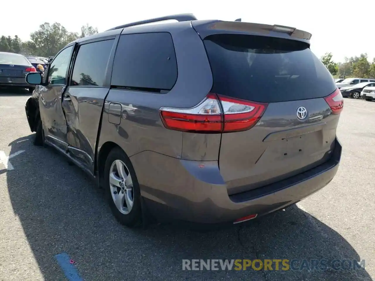 3 Photograph of a damaged car 5TDKZ3DC6KS004350 TOYOTA SIENNA 2019