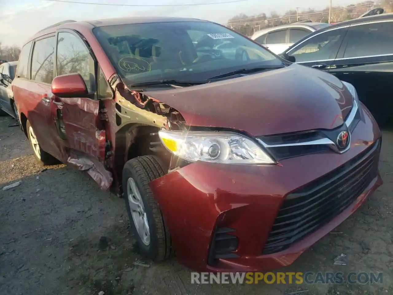 1 Photograph of a damaged car 5TDKZ3DC6KS006406 TOYOTA SIENNA 2019