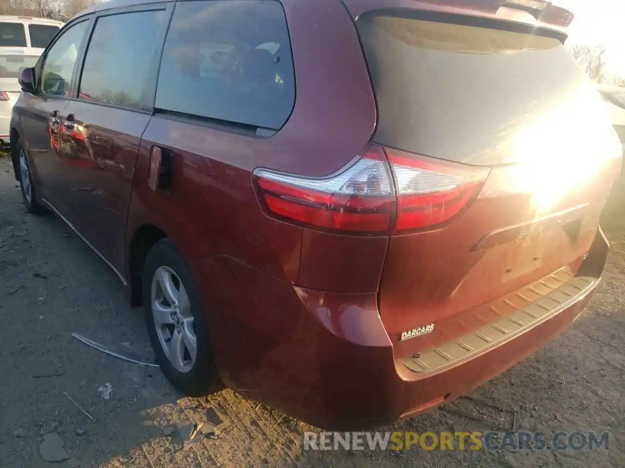 3 Photograph of a damaged car 5TDKZ3DC6KS006406 TOYOTA SIENNA 2019