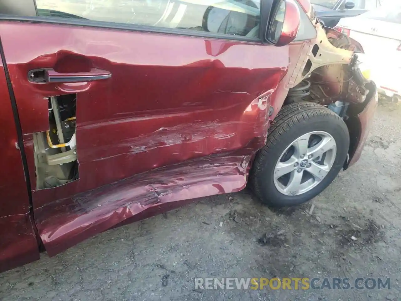 9 Photograph of a damaged car 5TDKZ3DC6KS006406 TOYOTA SIENNA 2019