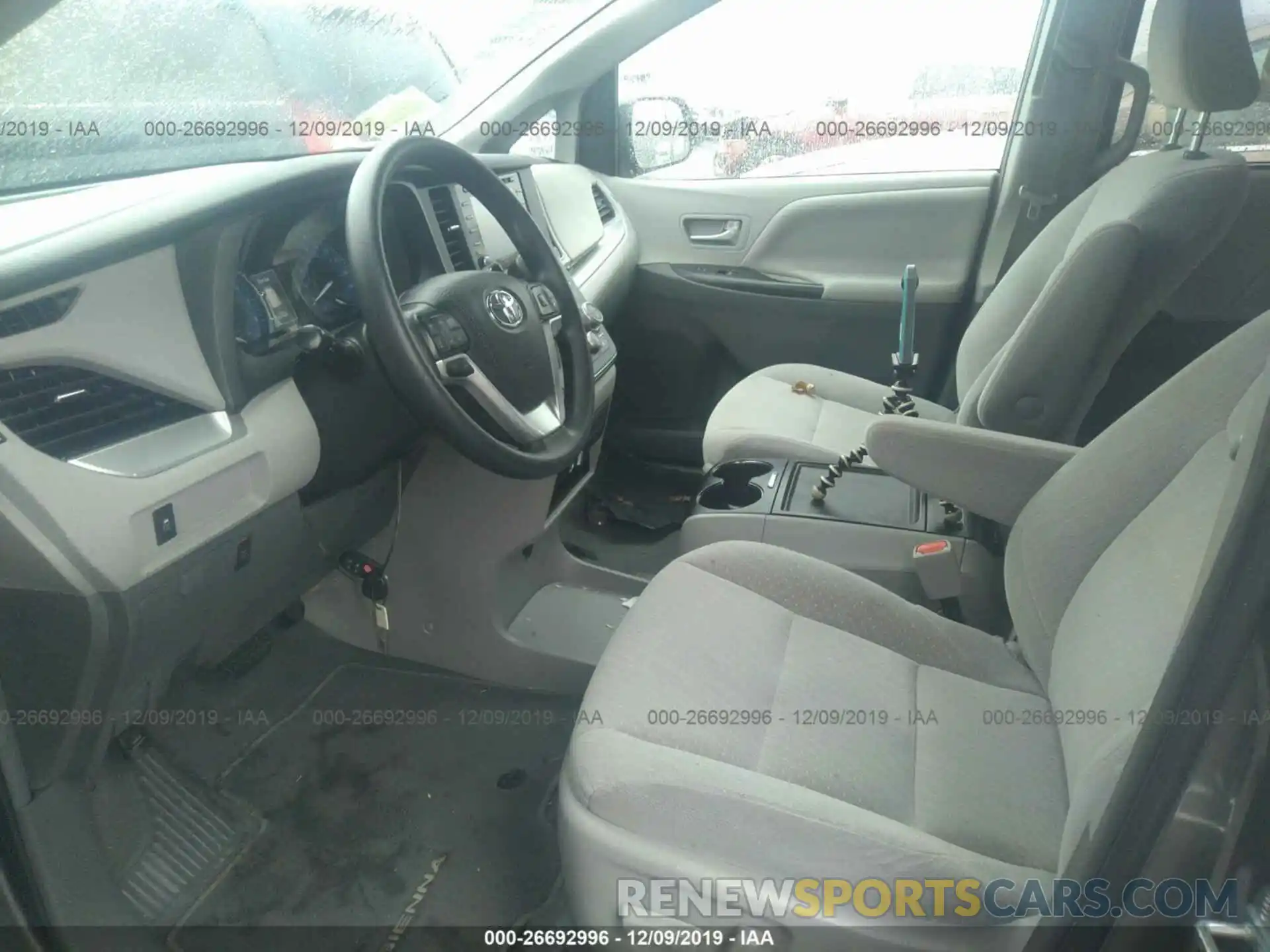 5 Photograph of a damaged car 5TDKZ3DC6KS006731 TOYOTA SIENNA 2019