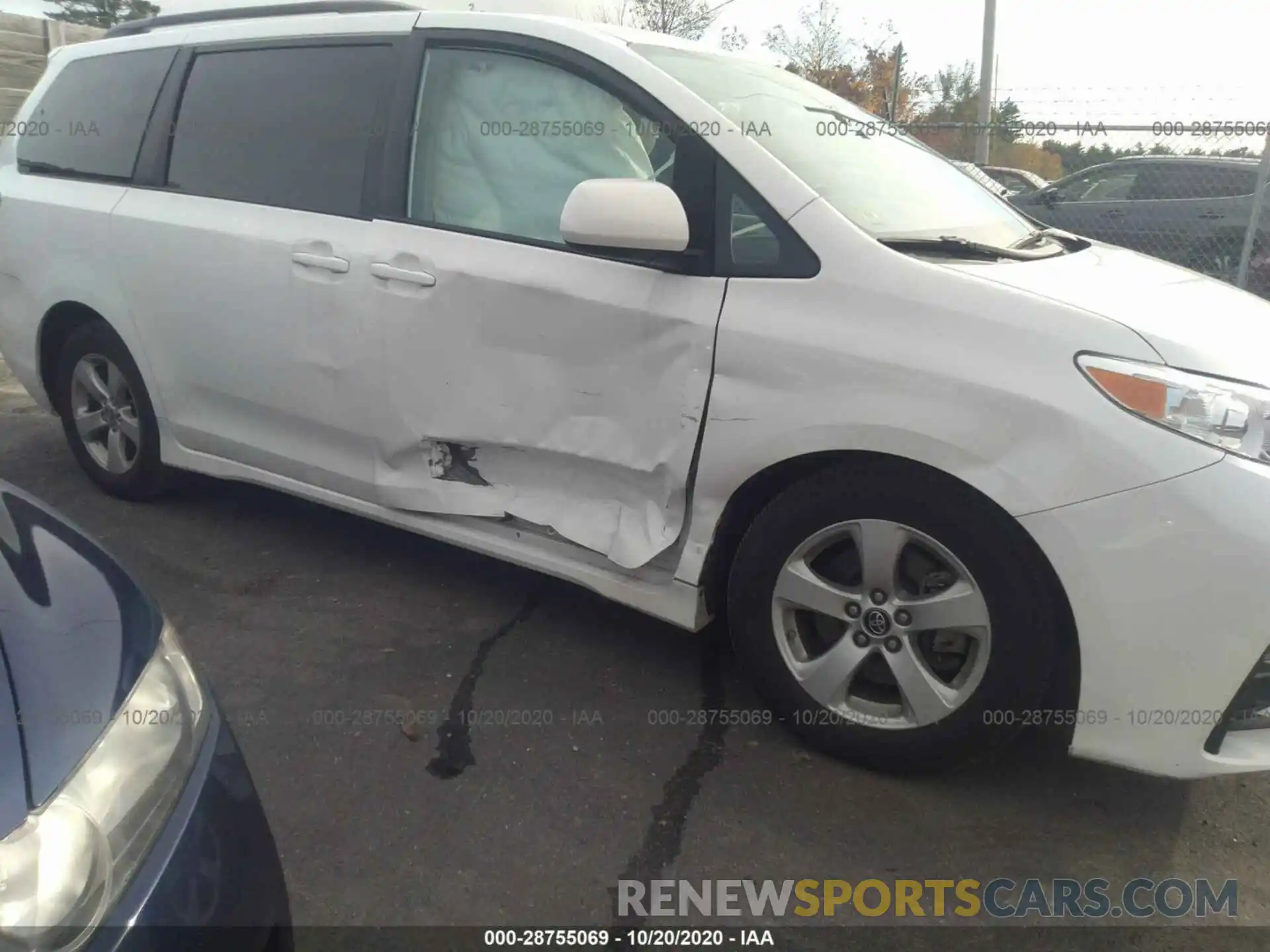 6 Photograph of a damaged car 5TDKZ3DC6KS009760 TOYOTA SIENNA 2019