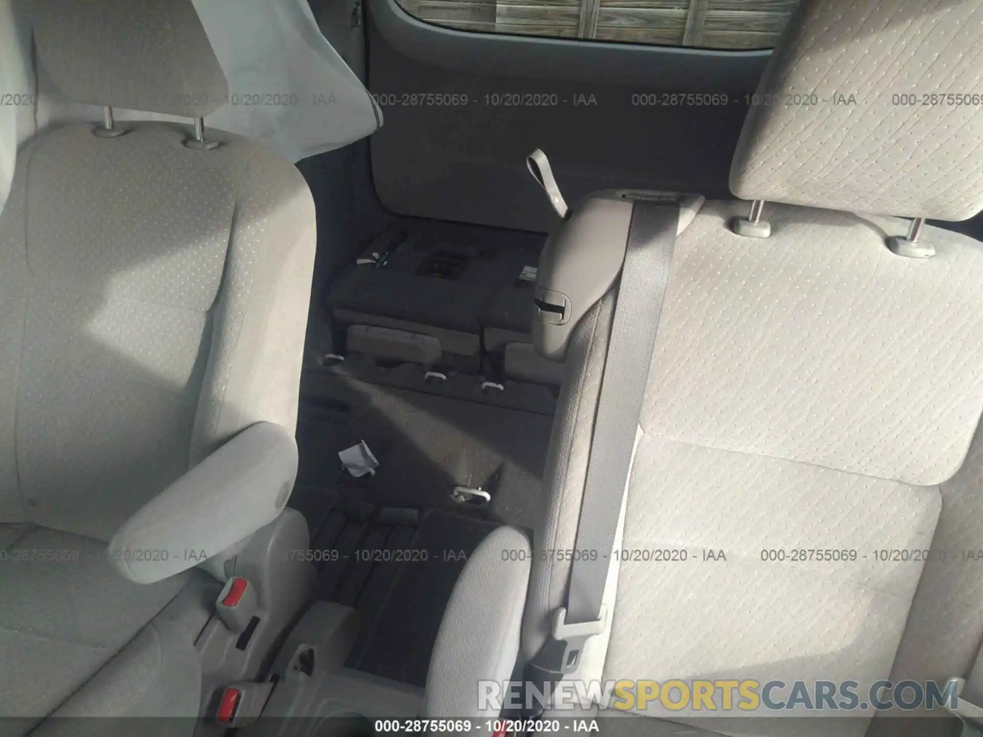 8 Photograph of a damaged car 5TDKZ3DC6KS009760 TOYOTA SIENNA 2019