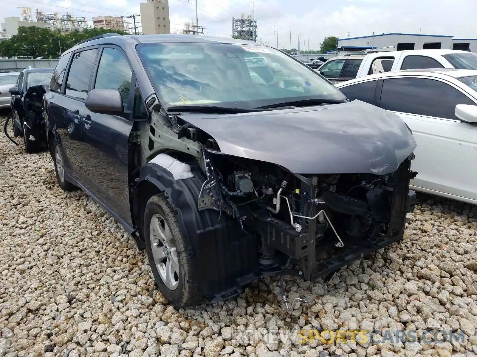 1 Photograph of a damaged car 5TDKZ3DC6KS010584 TOYOTA SIENNA 2019