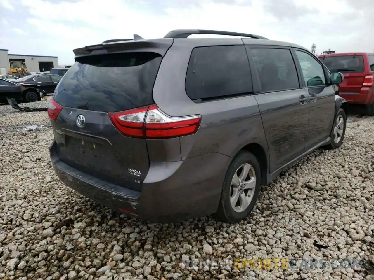 4 Photograph of a damaged car 5TDKZ3DC6KS010584 TOYOTA SIENNA 2019