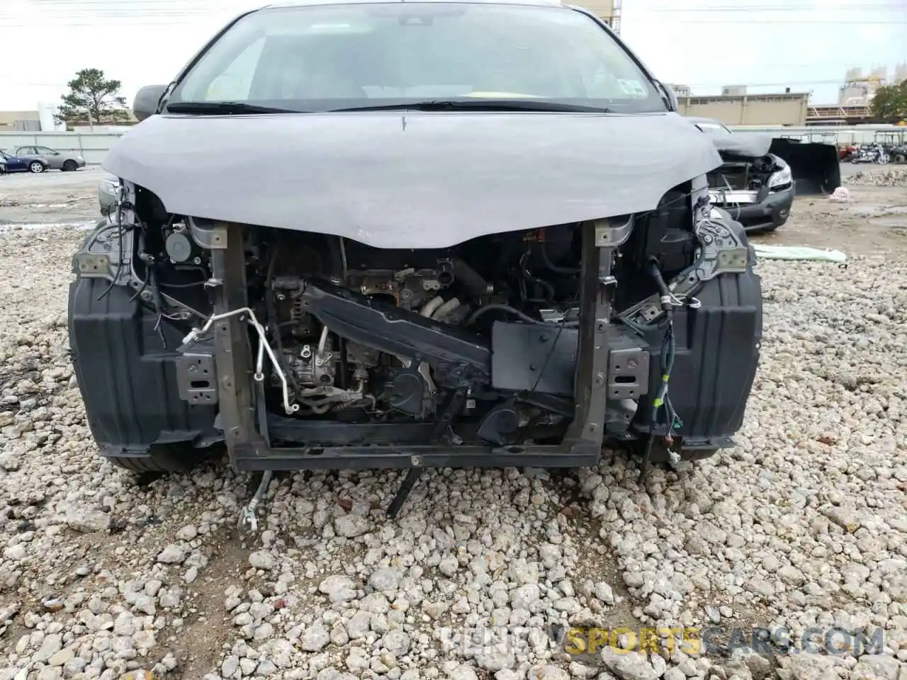 9 Photograph of a damaged car 5TDKZ3DC6KS010584 TOYOTA SIENNA 2019