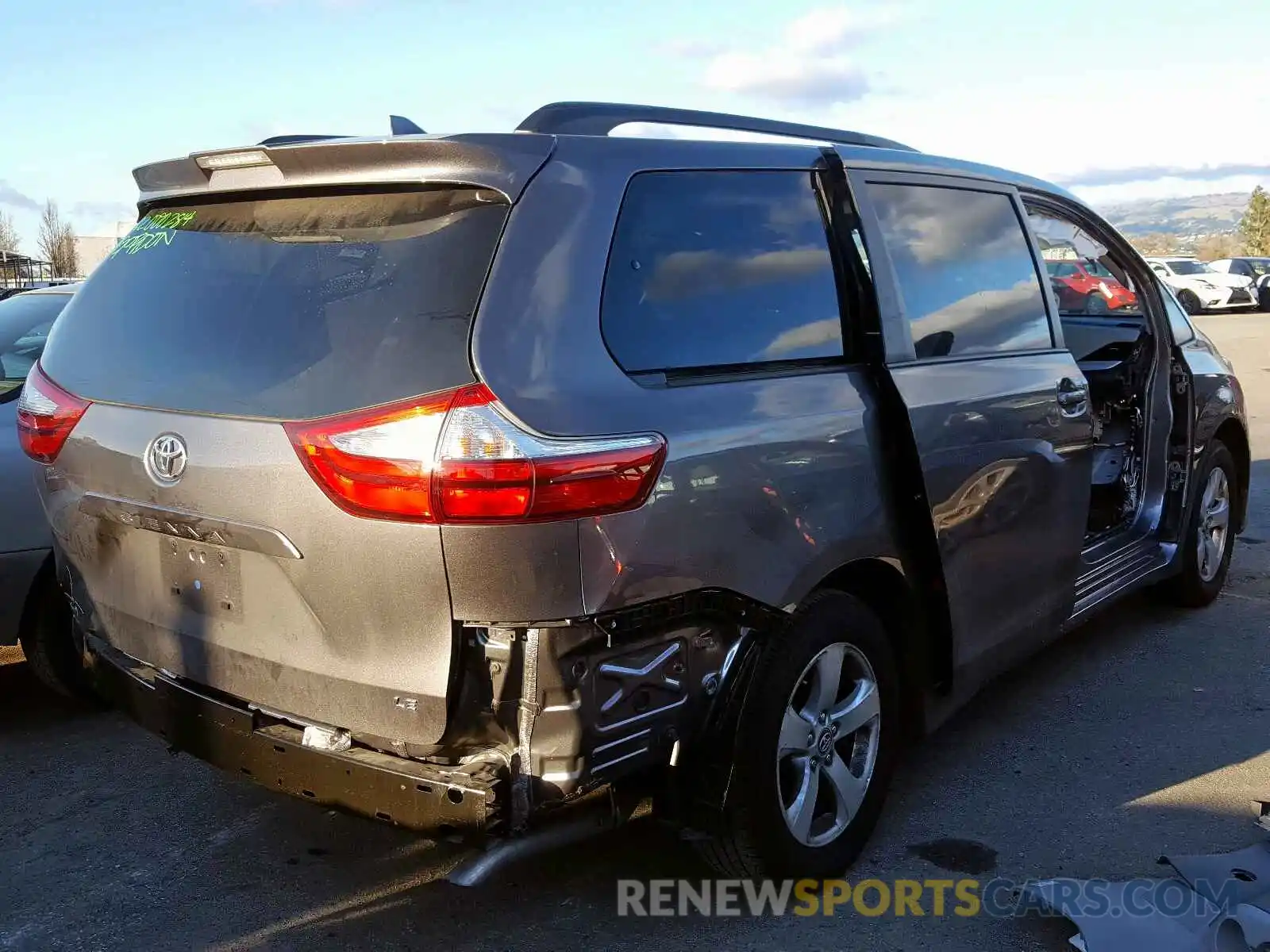 4 Photograph of a damaged car 5TDKZ3DC6KS012545 TOYOTA SIENNA 2019