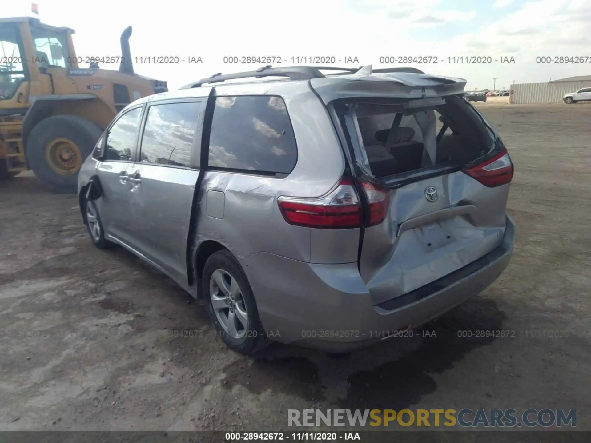 3 Фотография поврежденного автомобиля 5TDKZ3DC6KS013260 TOYOTA SIENNA 2019