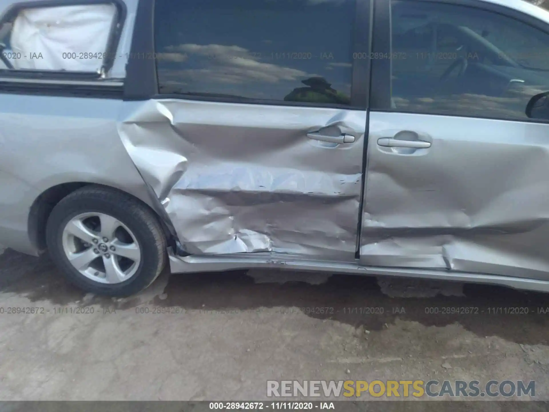 6 Photograph of a damaged car 5TDKZ3DC6KS013260 TOYOTA SIENNA 2019