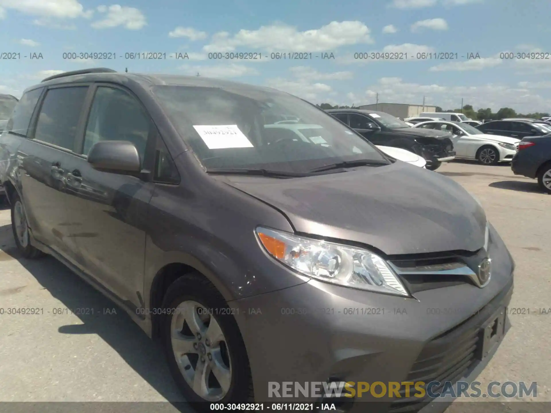 1 Photograph of a damaged car 5TDKZ3DC6KS014702 TOYOTA SIENNA 2019