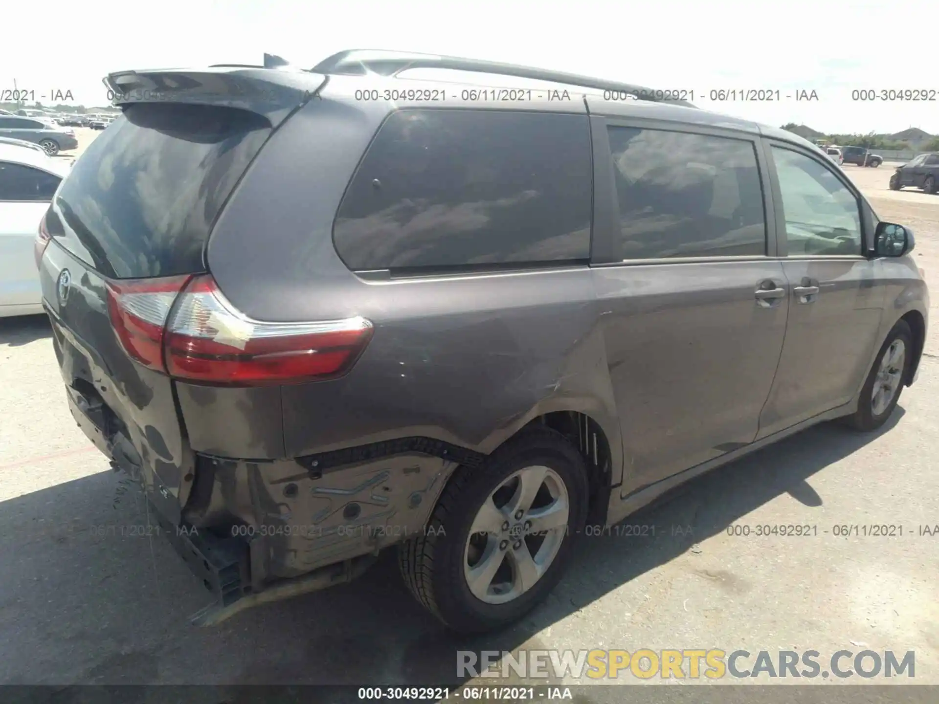 4 Фотография поврежденного автомобиля 5TDKZ3DC6KS014702 TOYOTA SIENNA 2019