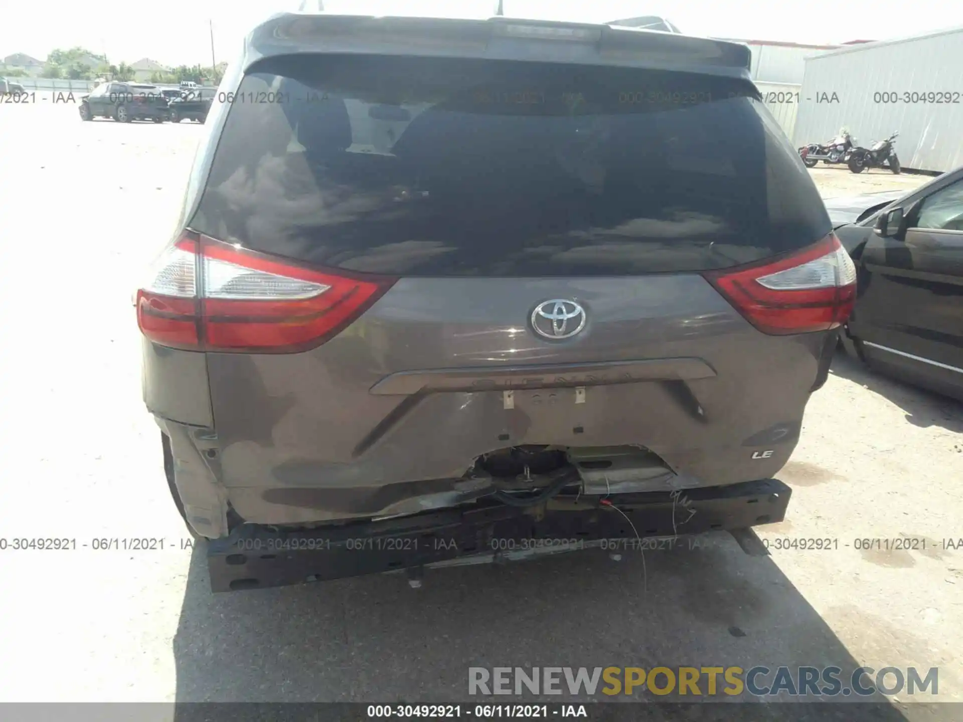 6 Photograph of a damaged car 5TDKZ3DC6KS014702 TOYOTA SIENNA 2019