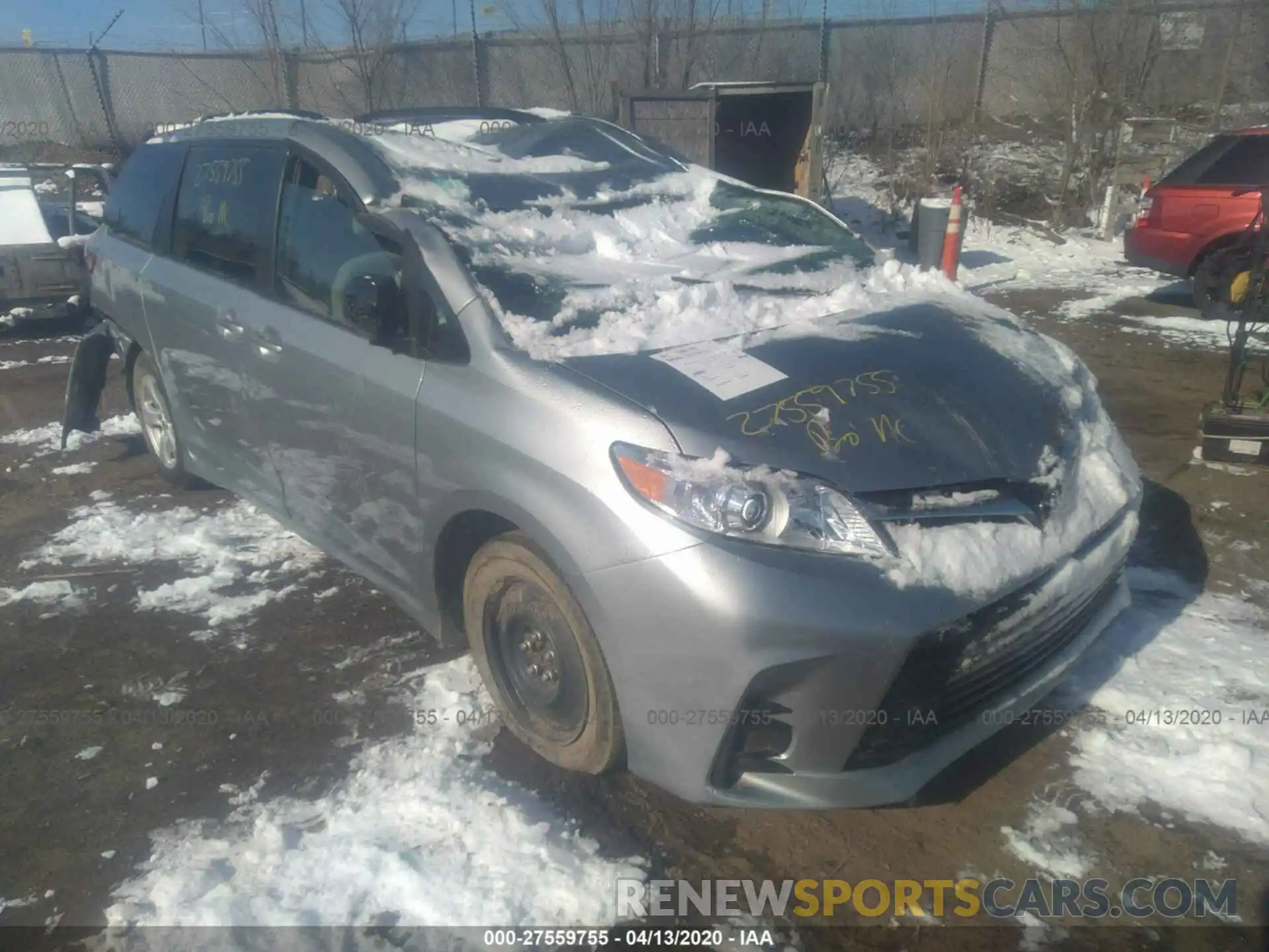 1 Photograph of a damaged car 5TDKZ3DC6KS015882 TOYOTA SIENNA 2019