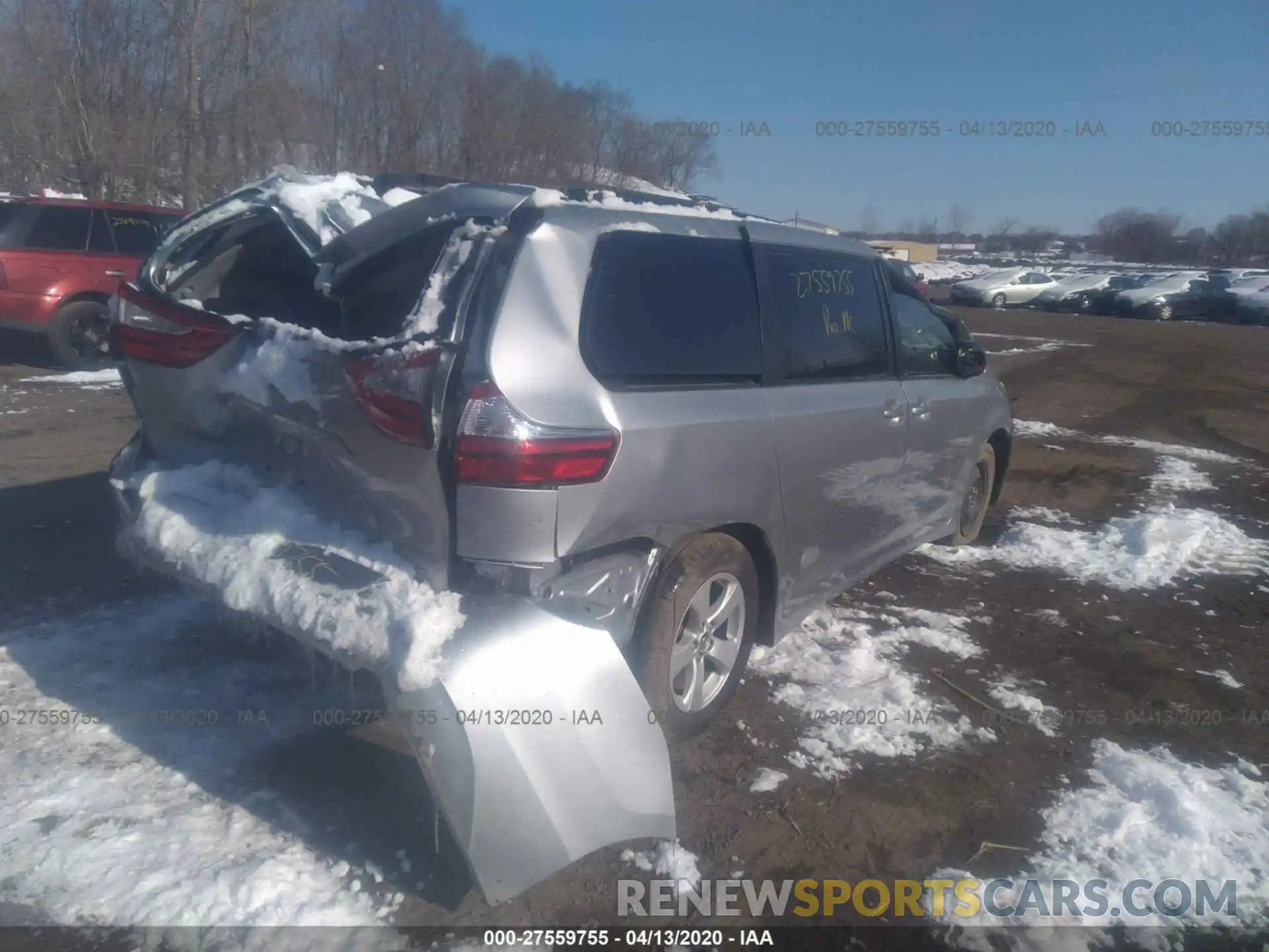 4 Фотография поврежденного автомобиля 5TDKZ3DC6KS015882 TOYOTA SIENNA 2019