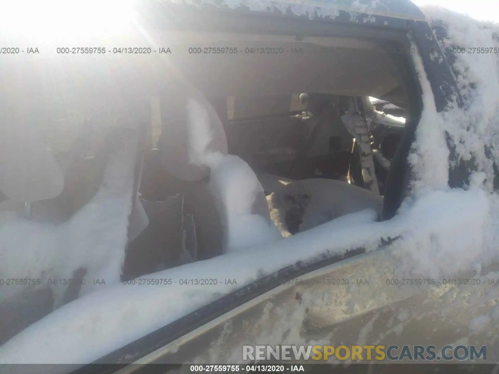 8 Photograph of a damaged car 5TDKZ3DC6KS015882 TOYOTA SIENNA 2019