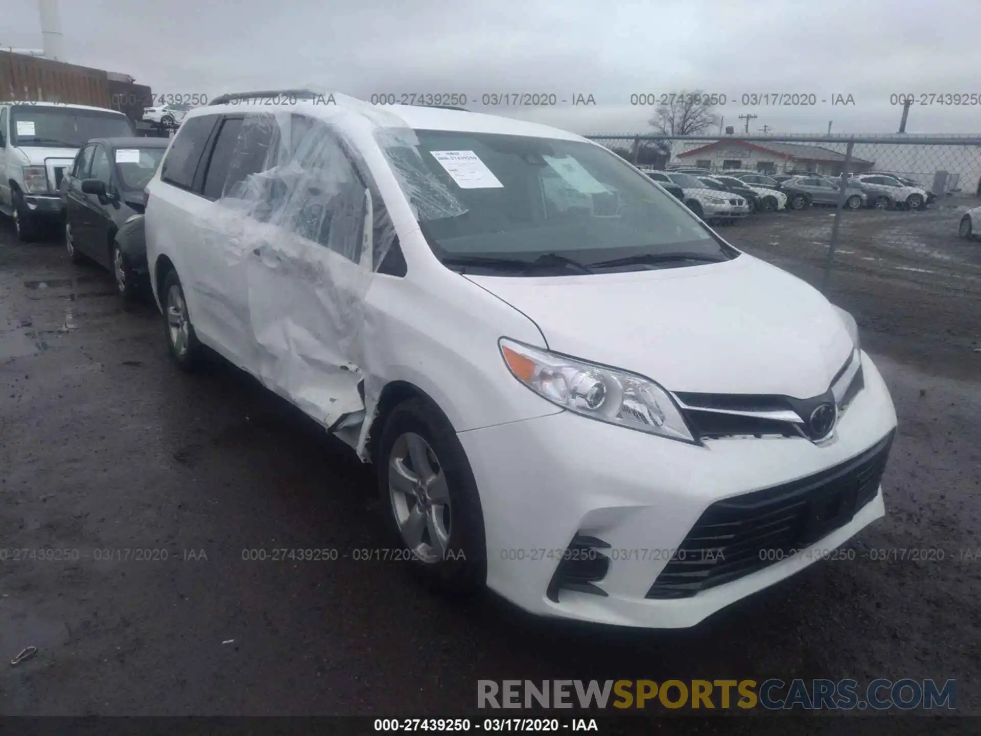 1 Photograph of a damaged car 5TDKZ3DC6KS017311 TOYOTA SIENNA 2019