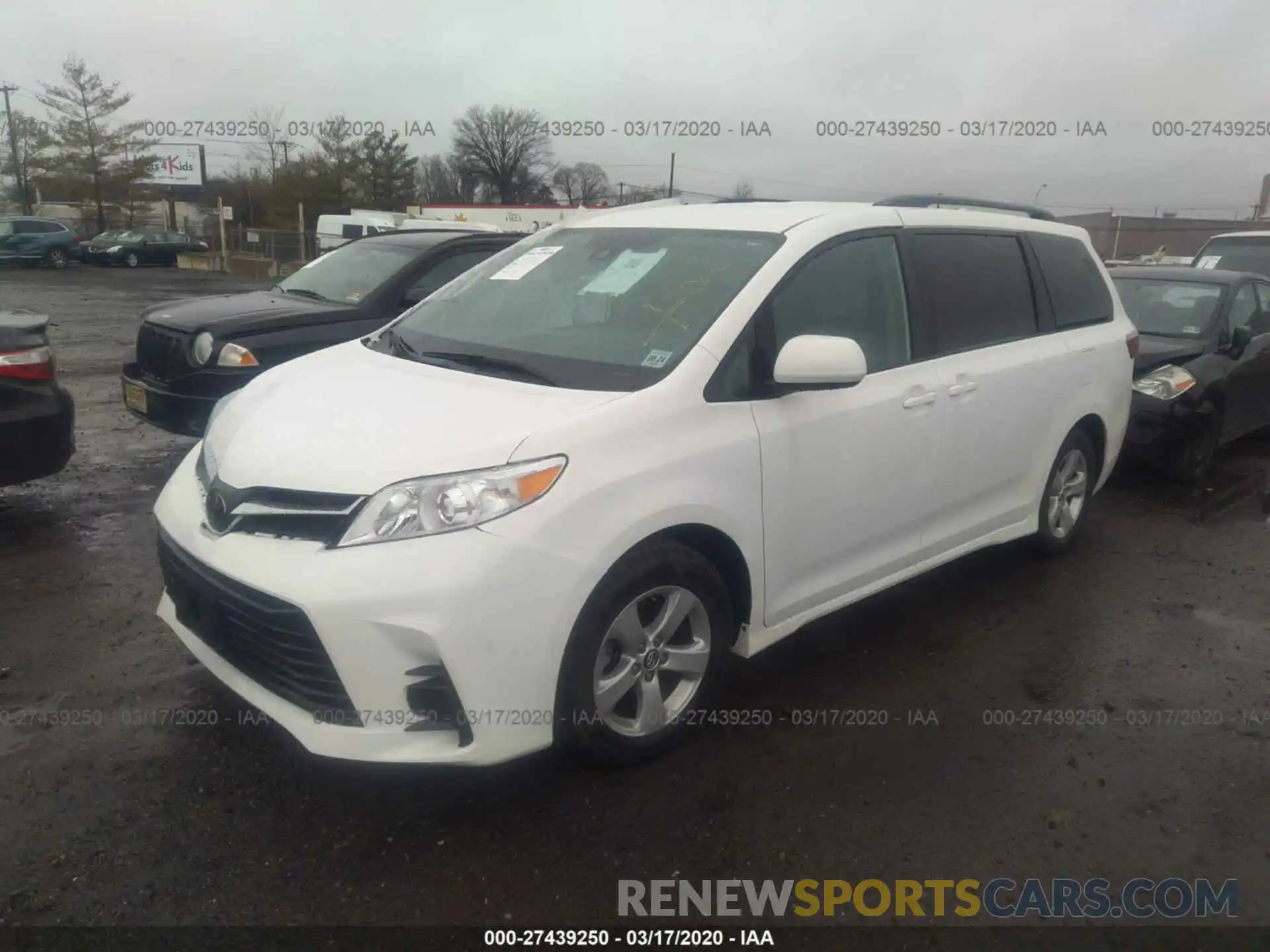 2 Photograph of a damaged car 5TDKZ3DC6KS017311 TOYOTA SIENNA 2019