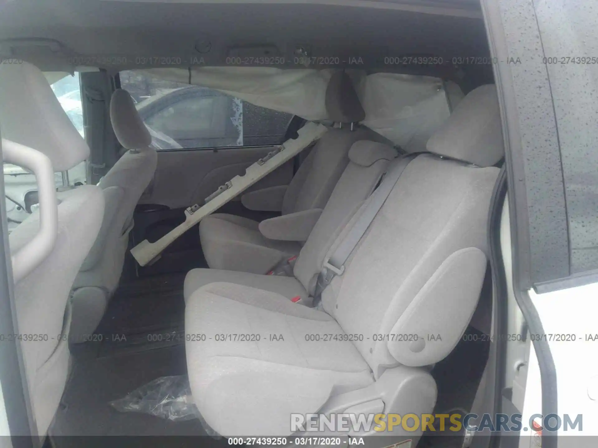 8 Photograph of a damaged car 5TDKZ3DC6KS017311 TOYOTA SIENNA 2019