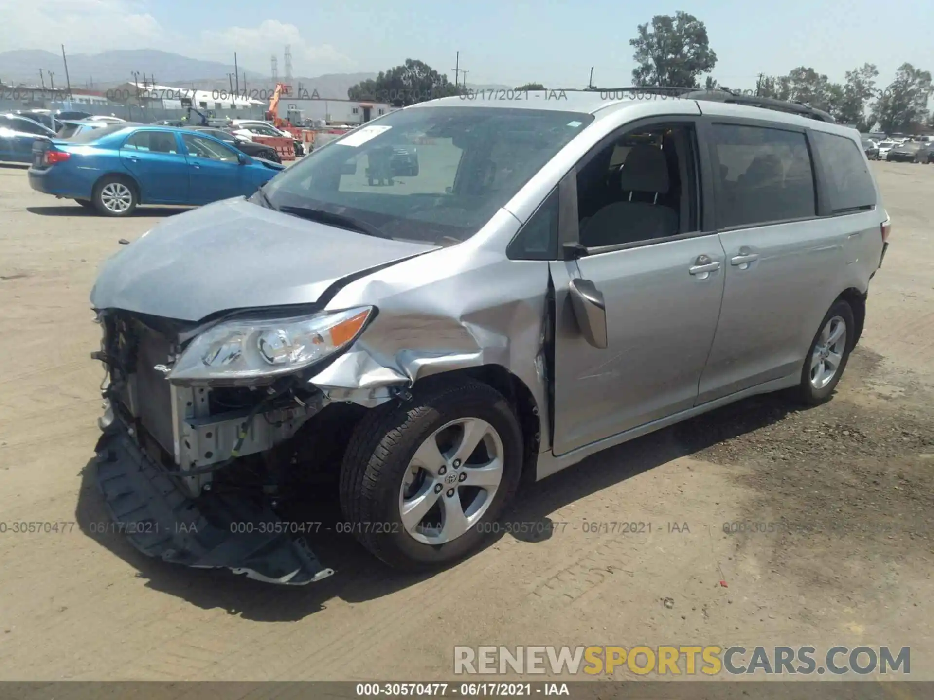 2 Photograph of a damaged car 5TDKZ3DC6KS019401 TOYOTA SIENNA 2019