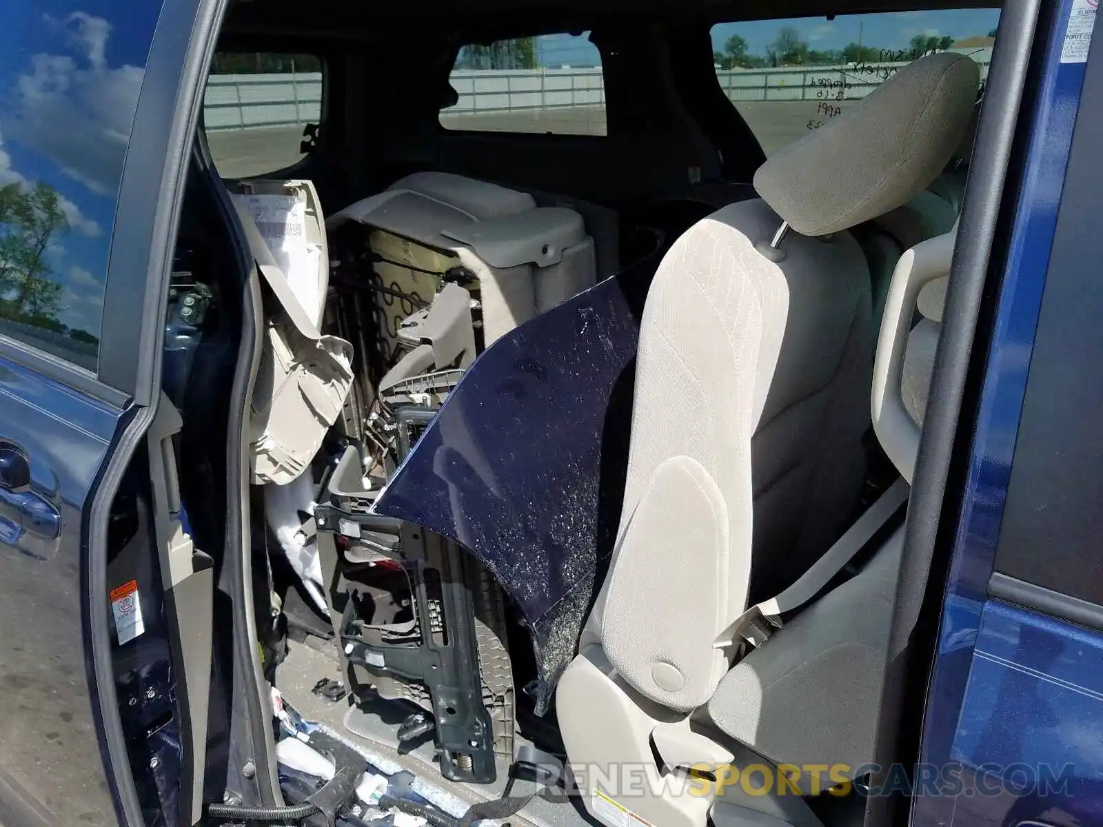 6 Photograph of a damaged car 5TDKZ3DC6KS019527 TOYOTA SIENNA 2019