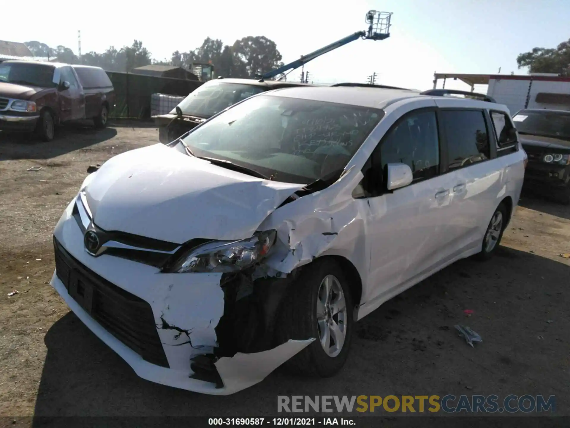 2 Фотография поврежденного автомобиля 5TDKZ3DC6KS019530 TOYOTA SIENNA 2019