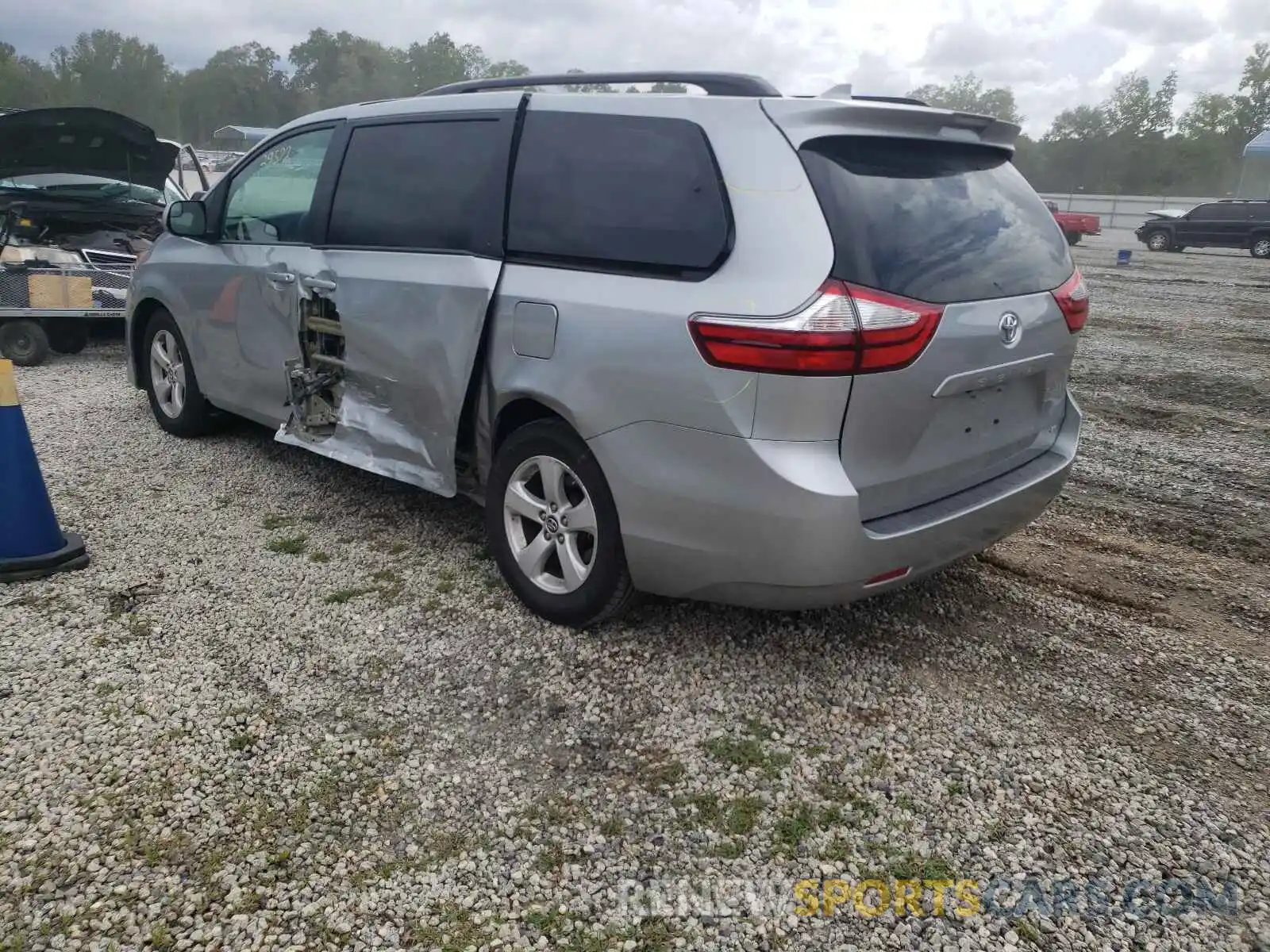 3 Photograph of a damaged car 5TDKZ3DC6KS966745 TOYOTA SIENNA 2019