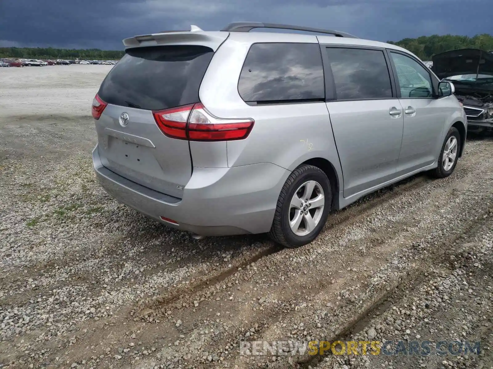 4 Фотография поврежденного автомобиля 5TDKZ3DC6KS966745 TOYOTA SIENNA 2019