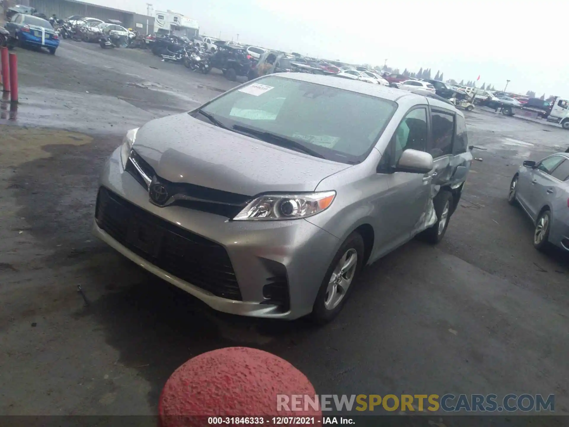 2 Photograph of a damaged car 5TDKZ3DC6KS969158 TOYOTA SIENNA 2019