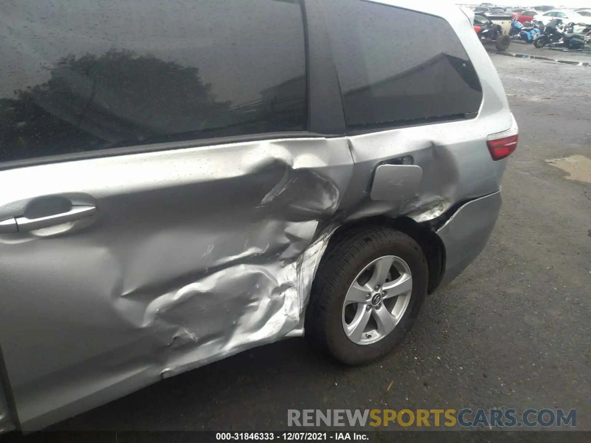 6 Photograph of a damaged car 5TDKZ3DC6KS969158 TOYOTA SIENNA 2019