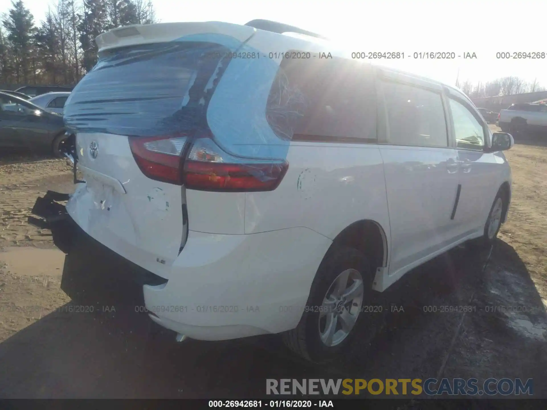 4 Photograph of a damaged car 5TDKZ3DC6KS974263 TOYOTA SIENNA 2019