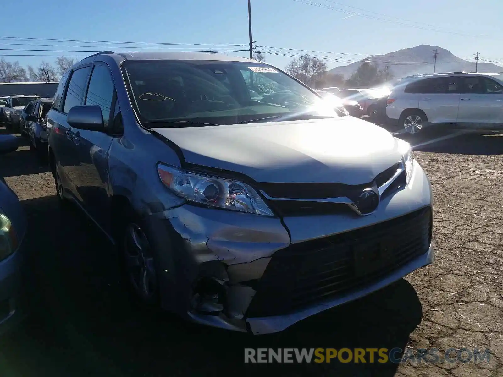 1 Photograph of a damaged car 5TDKZ3DC6KS977048 TOYOTA SIENNA 2019