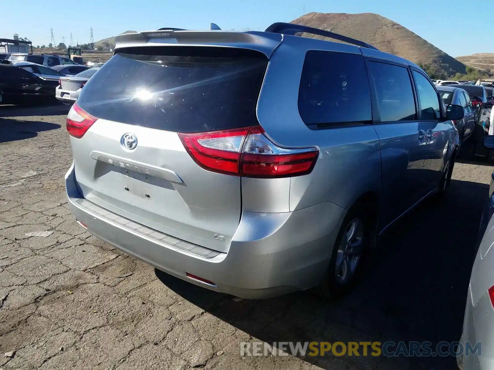 4 Photograph of a damaged car 5TDKZ3DC6KS977048 TOYOTA SIENNA 2019